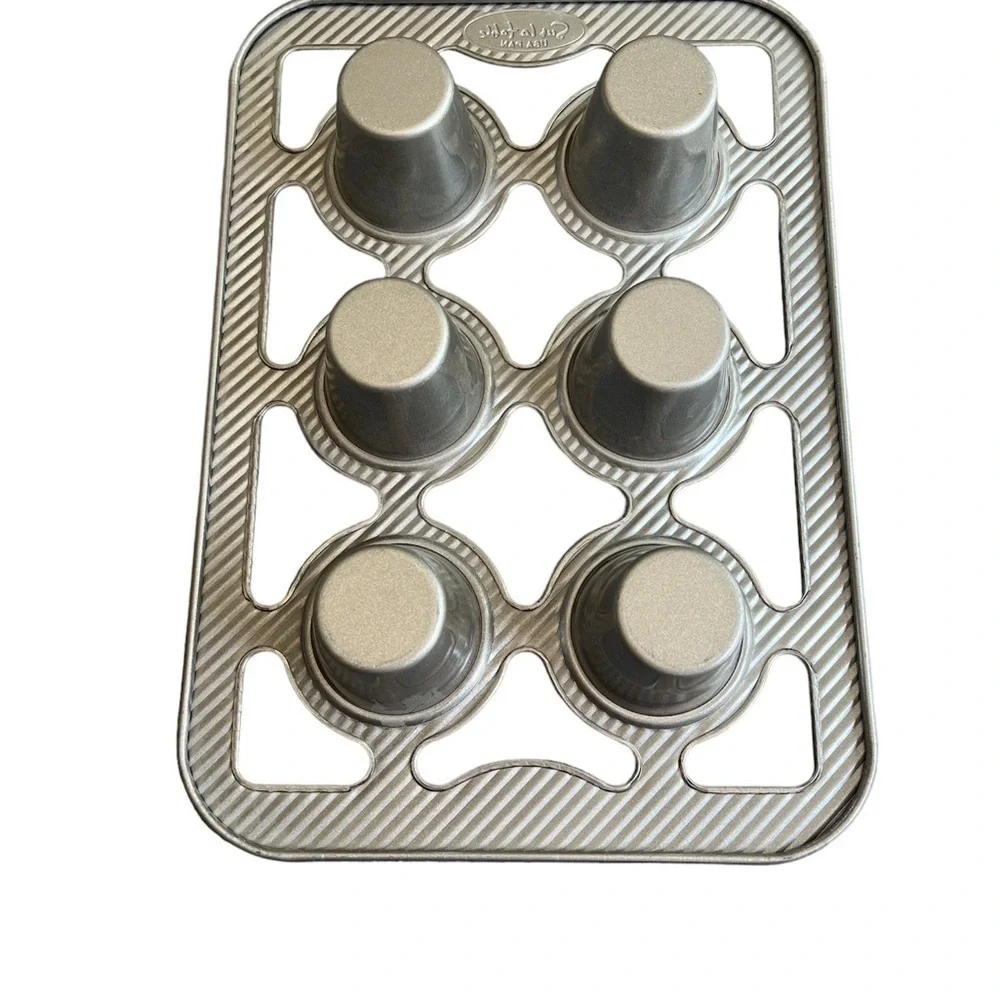 Sue La Table Deep Cupcake Muffin Baking Pan